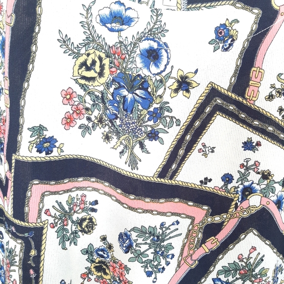 Beautiful Flower Top - Picture 3 of 4